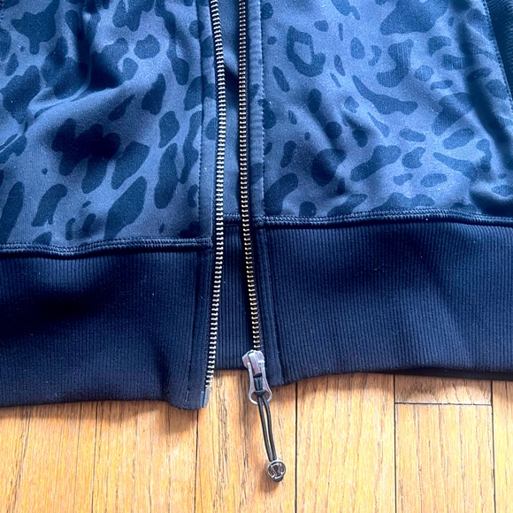 Lululemon womens leopard print black and gray hoodie jacket Size 4 - Picture 7 of 10